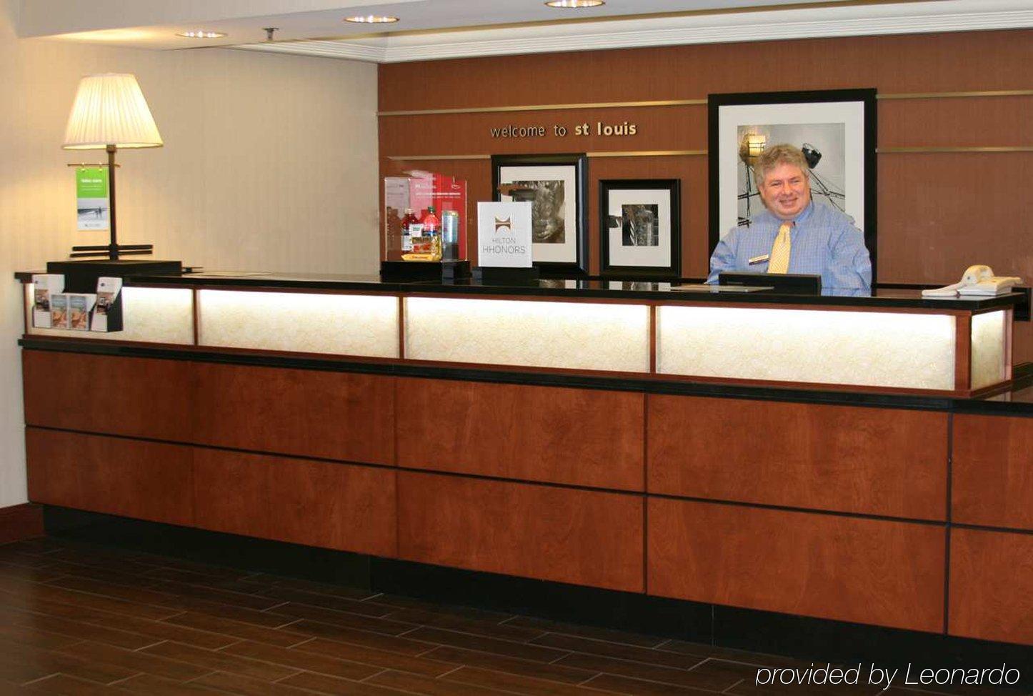 Hampton Inn St. Louis Southwest Fenton Interior photo